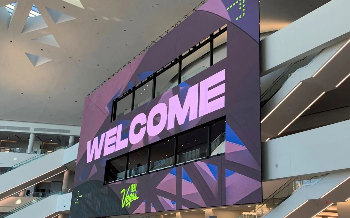 Here is a list of top 20 digital signage providers and what they have to offer.