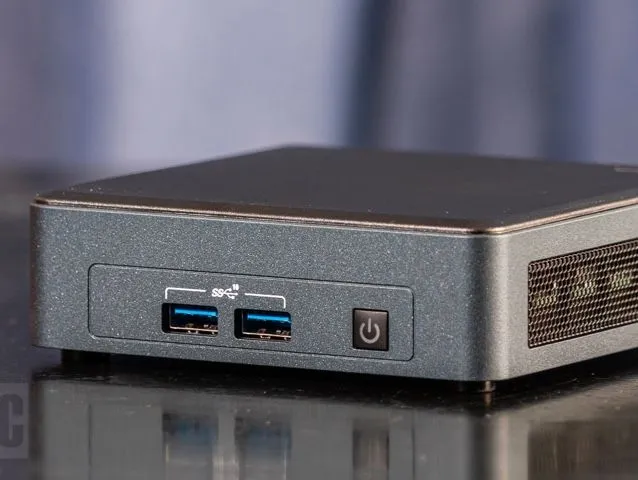 Intel NUC 7 Mini Media Player