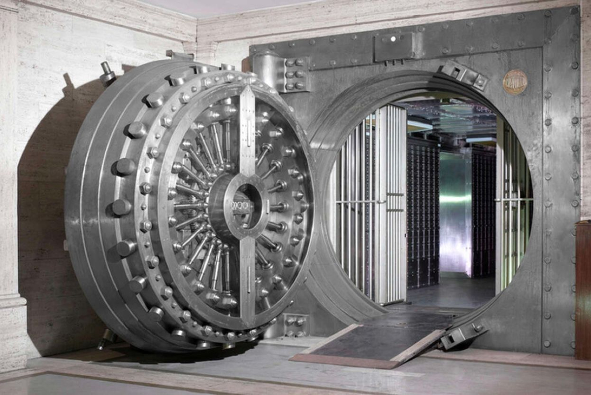 First Bankers Trust Company, Vault Under Ground