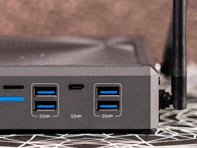 Azulle Byte4 Mini media player for digital signage