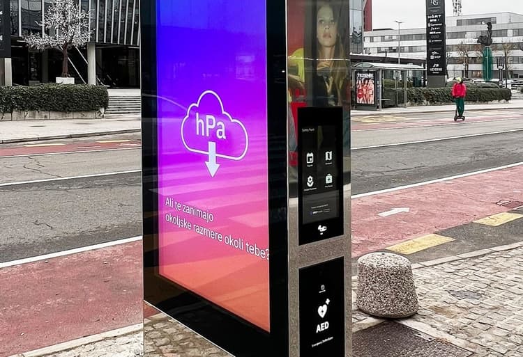 Infinitus Outdoor Display Solutions for Signage