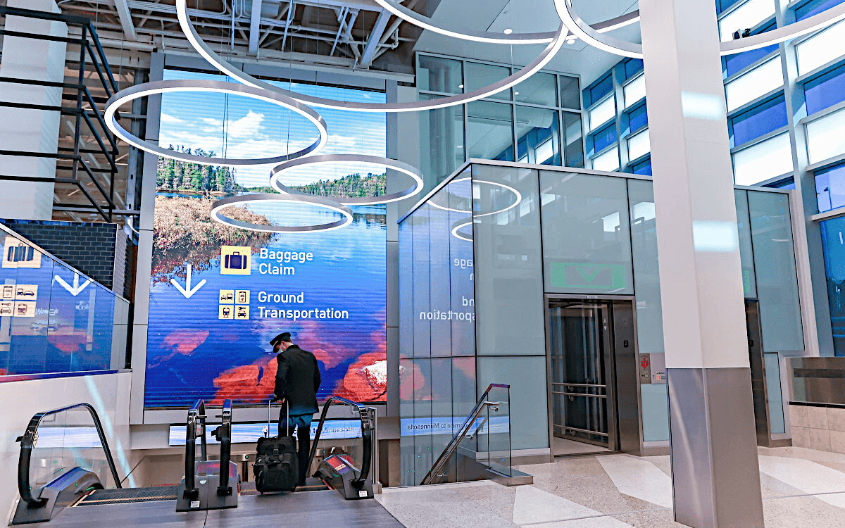 Digital Signage in Airports: Enhance Passenger Experience | PlaySignage